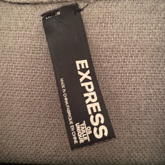 ๐ Express Gray Aztec Poncho ๐ - Picture 4 of 4